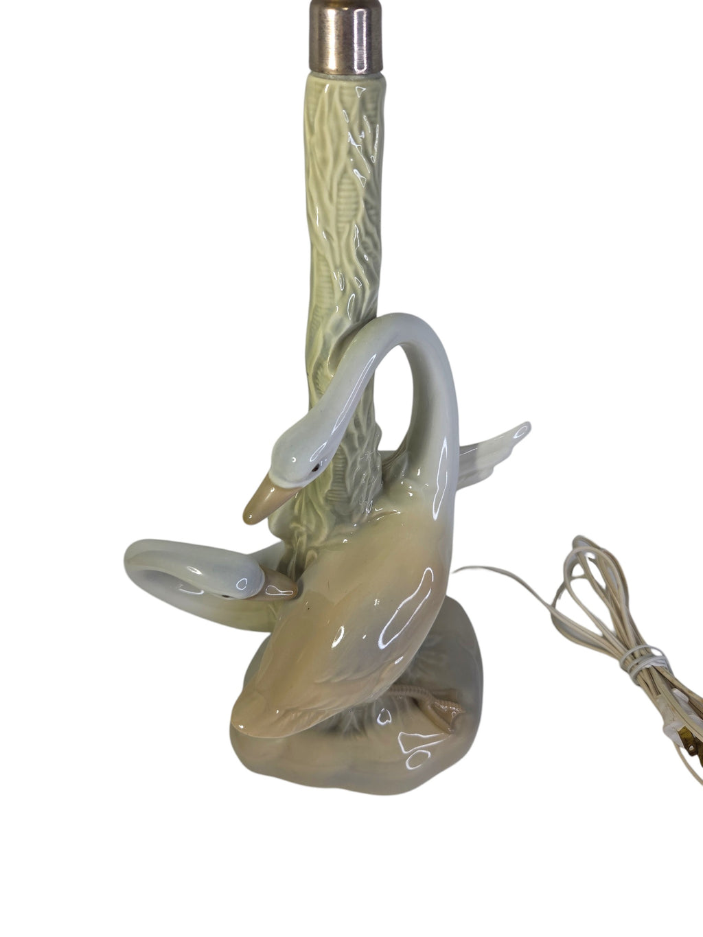Front of the Porceval swan lamp with bulb and harp, swans in cream, blush and celadon
