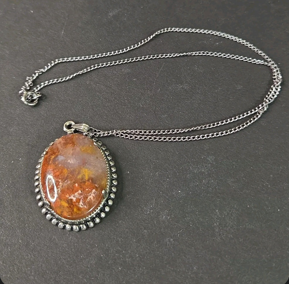 Oddly Darling Vintage oval agate pendant necklace with a silver-tone beaded frame and matching chain.