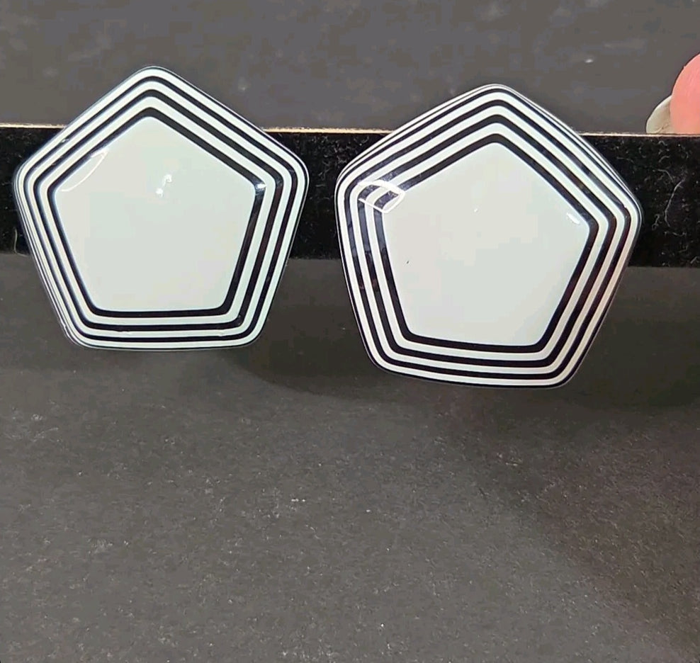 Oddly Darling Vintage pentagonal clip-on earrings with a white center and black and white striped geometric border.