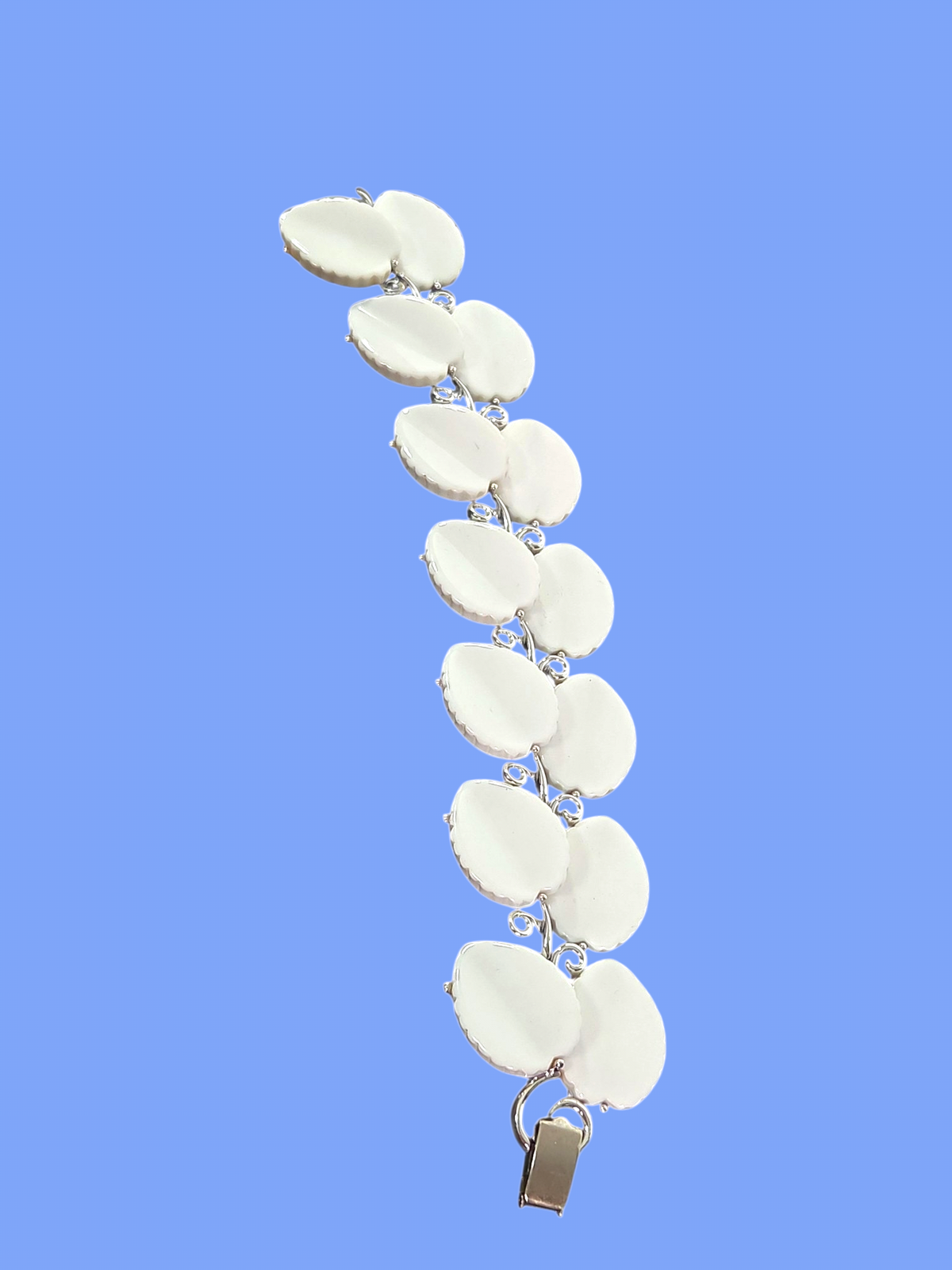 Vintage Lisner White Thermoset Leaf Bracelet | Silver Tone Double Leaf Links | Signed Lisner | Mid-Century | 7.5" | Yellowed Glue