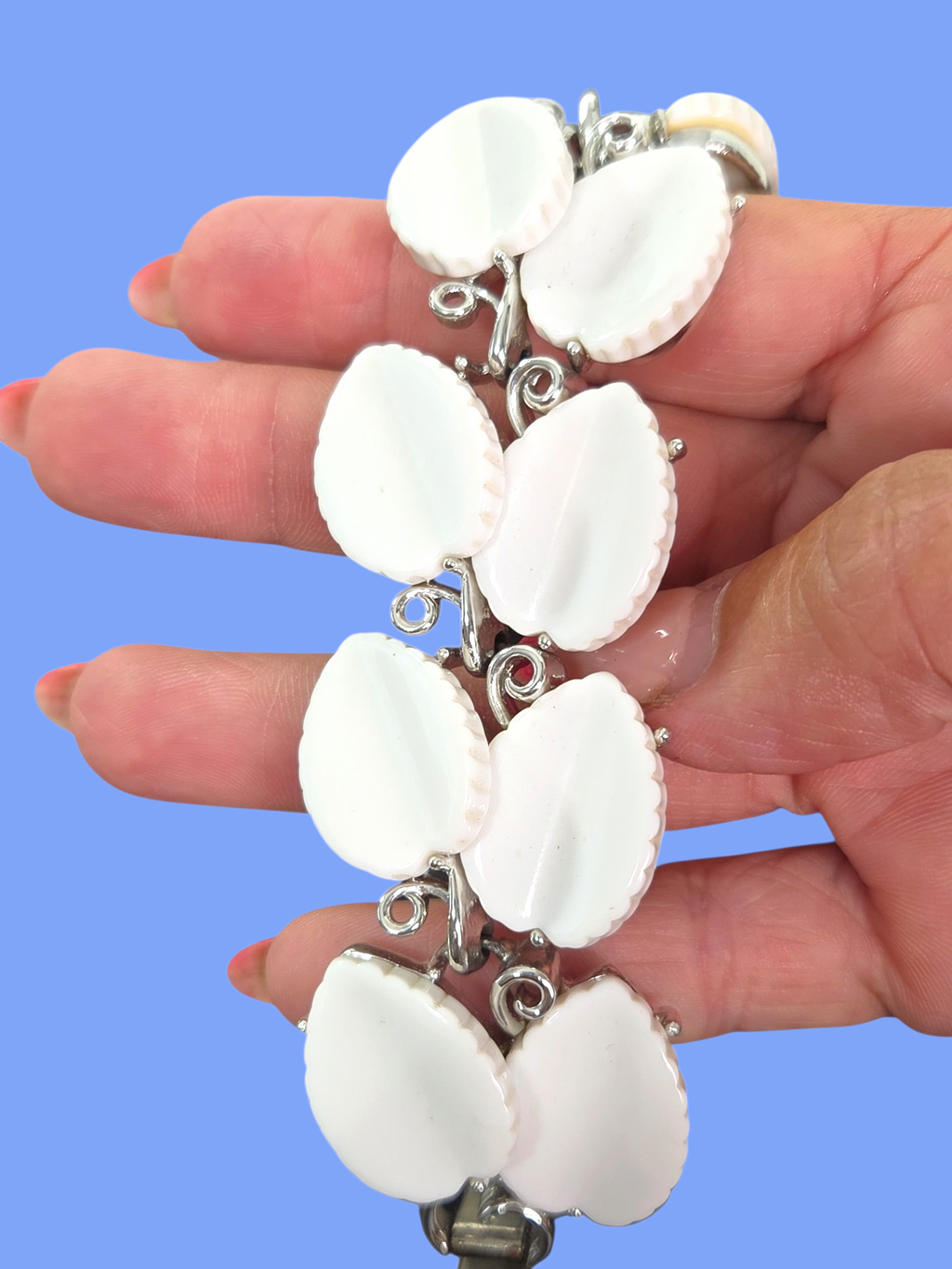 Vintage Lisner White Thermoset Leaf Bracelet | Silver Tone Double Leaf Links | Signed Lisner | Mid-Century | 7.5" | Yellowed Glue