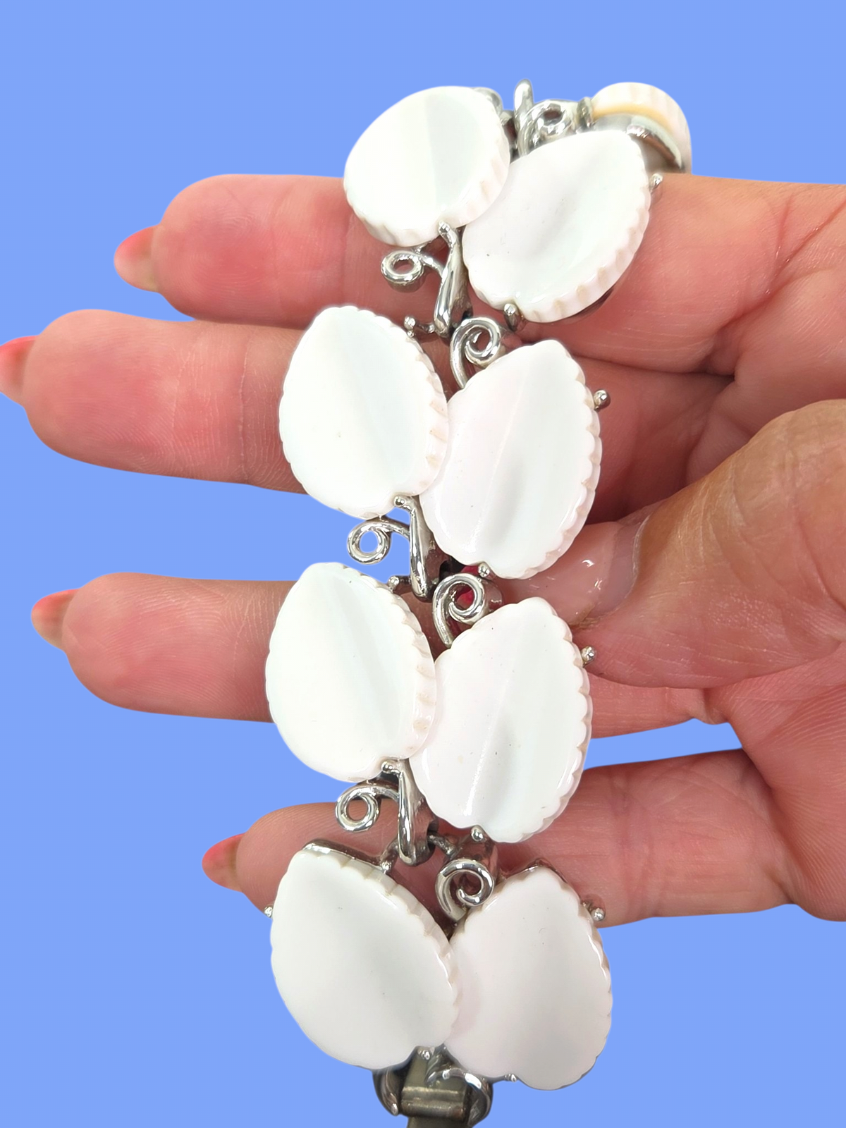 Vintage Lisner White Thermoset Leaf Bracelet | Silver Tone Double Leaf Links | Signed Lisner | Mid-Century | 7.5" | Yellowed Glue