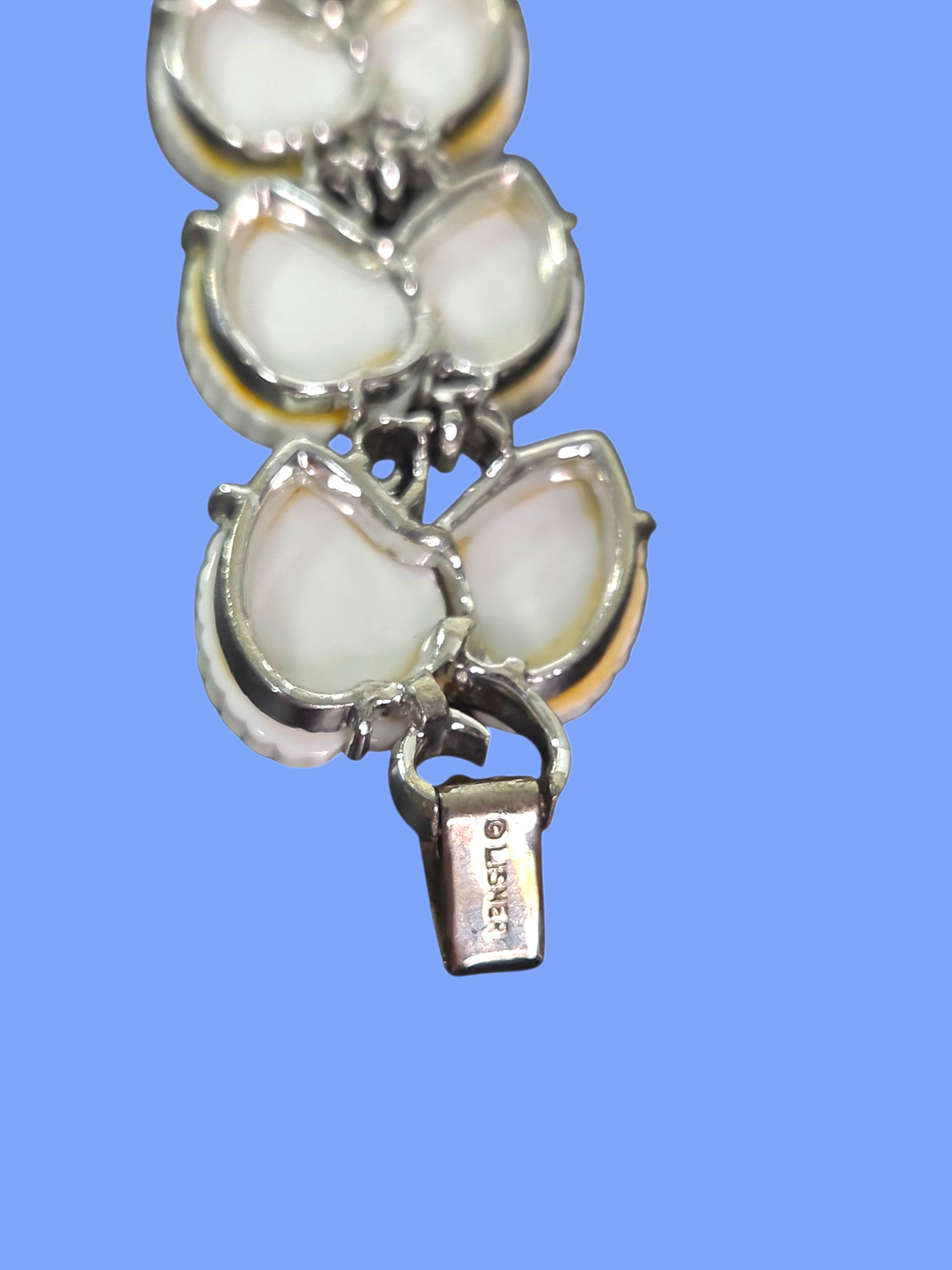 Vintage Lisner White Thermoset Leaf Bracelet | Silver Tone Double Leaf Links | Signed Lisner | Mid-Century | 7.5" | Yellowed Glue