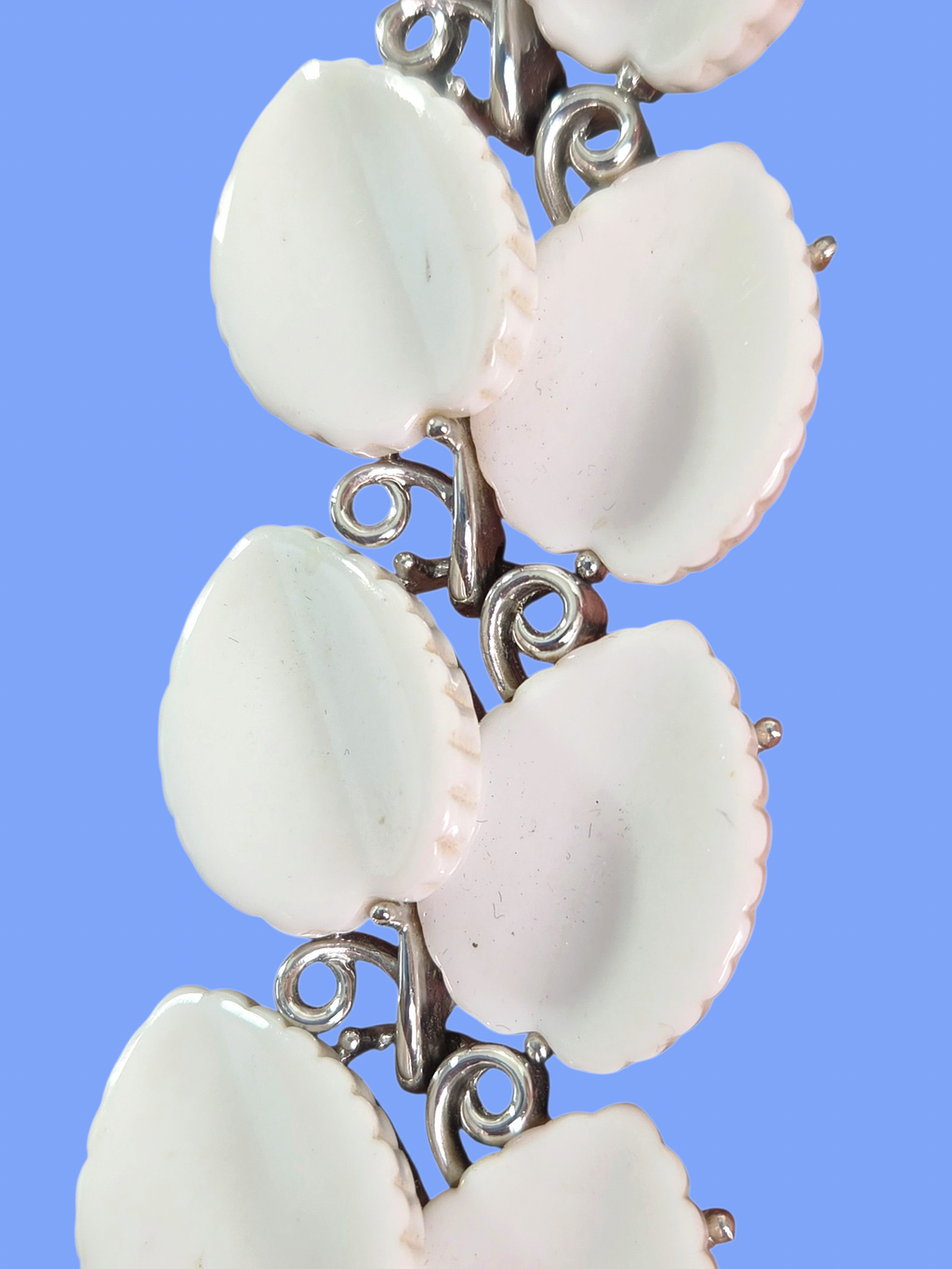 Vintage Lisner White Thermoset Leaf Bracelet | Silver Tone Double Leaf Links | Signed Lisner | Mid-Century | 7.5" | Yellowed Glue