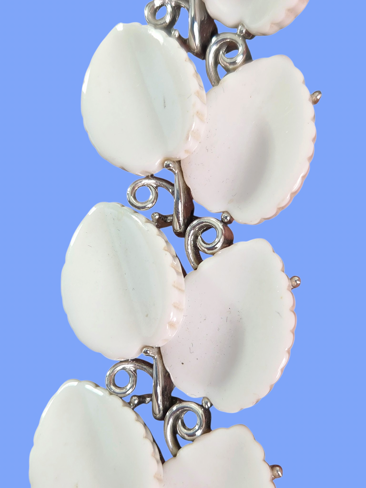 Vintage Lisner White Thermoset Leaf Bracelet | Silver Tone Double Leaf Links | Signed Lisner | Mid-Century | 7.5" | Yellowed Glue
