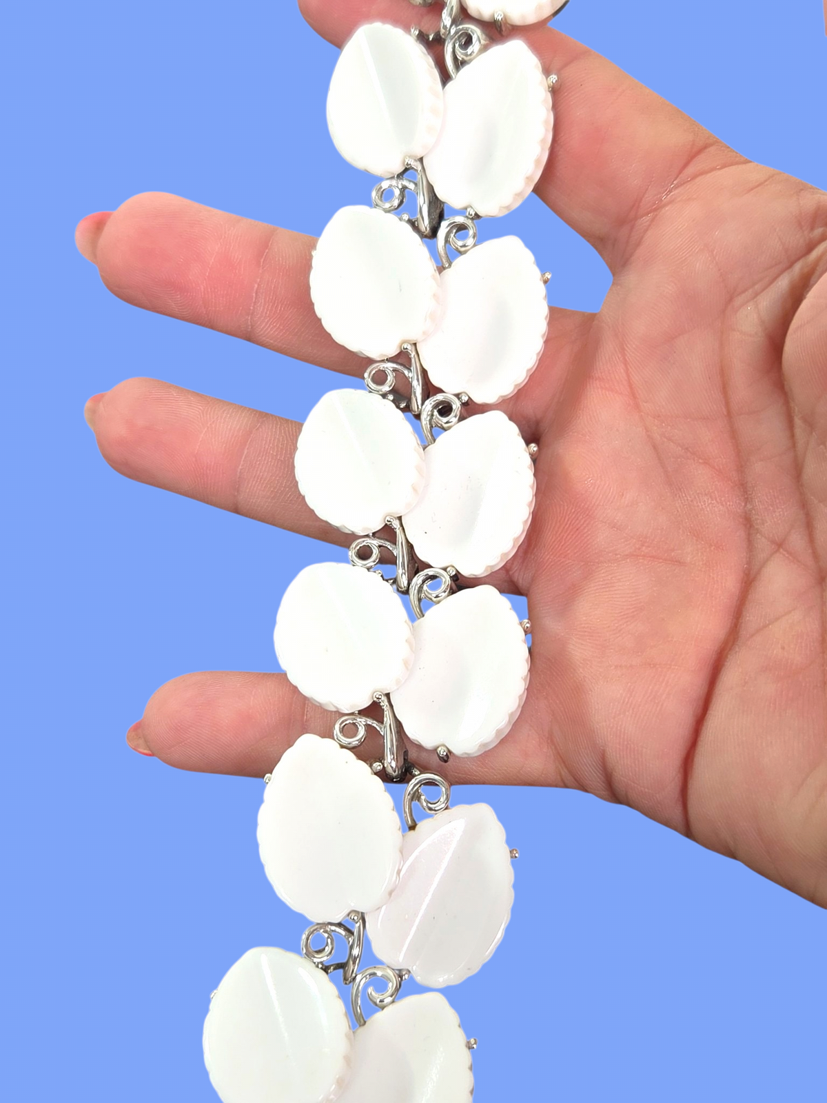 Vintage Lisner White Thermoset Leaf Bracelet | Silver Tone Double Leaf Links | Signed Lisner | Mid-Century | 7.5" | Yellowed Glue